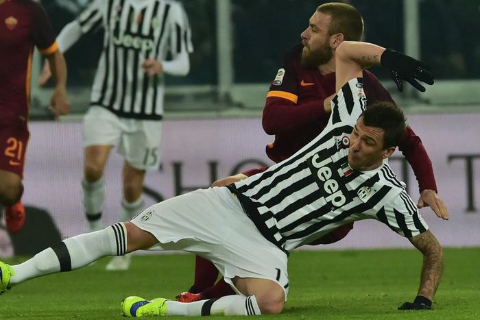 ___4612455___https:______static.pulse.com.gh___webservice___escenic___binary___4612455___2016___1___27___16___danielederossimariomandzukic-cropped_12gfori0vr7jx1qq90xn164uag