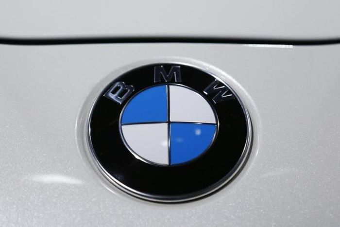 Germany's BMW warns its British Rolls-Royce staff of risk from EU exit - BBC