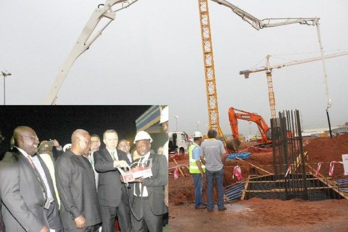 President Erdoğan symbolically pressing a button to pour the first concrete for the start of work on the Terminal 3 project. With him is President Mahama