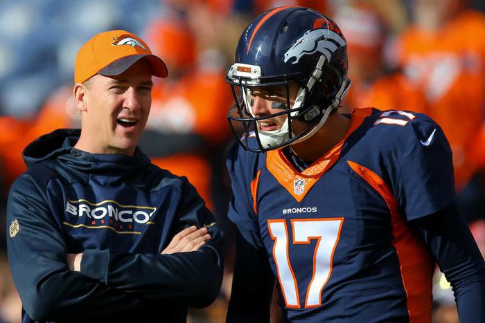 ___4534258___https:______static.pulse.com.gh___webservice___escenic___binary___4534258___2016___1___7___19___peyton-manning-and-brock-osweiler_1goeurhg28dwr18qr26rg36rmp