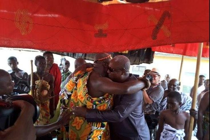 Akwamufie Chiefs and residents receive President Mahama