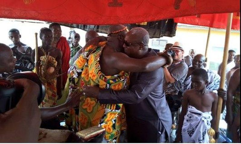 Akwamufie Chiefs and residents receive President Mahama