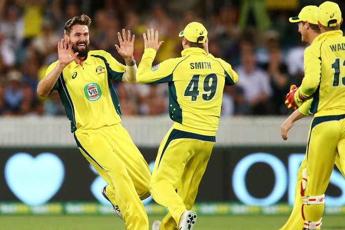 ___4582435___https:______static.pulse.com.gh___webservice___escenic___binary___4582435___2016___1___20___15___kane-richardson-steve-smith-croped_1v7nkz9gwx5u41s3pod17g8p6y_2