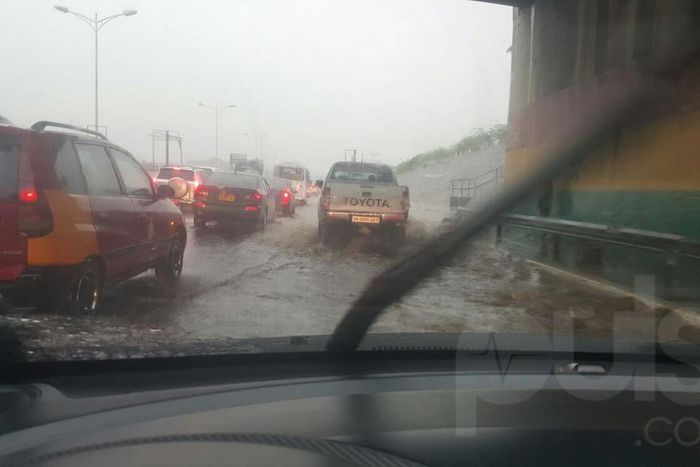 Tips on how to drive safely in the rain