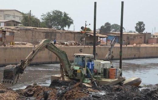 A machine dredging the Korle lagoon