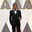 Abraham Attah gives thumb up on the 2016 Oscars red carpet