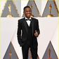 Abraham Attah gives thumb up on the 2016 Oscars red carpet