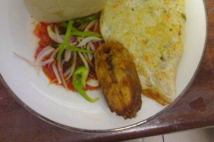 Banku, hot pepper and fried eggs