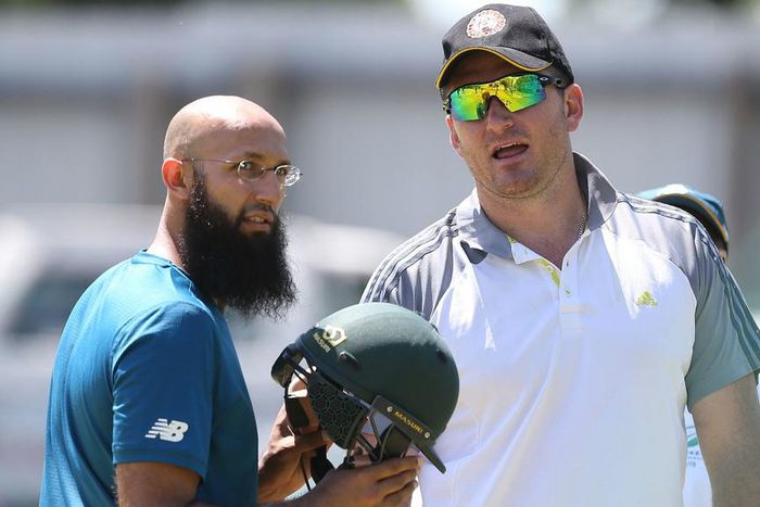 ___4514172___https:______static.pulse.com.gh___webservice___escenic___binary___4514172___2016___1___1___19___hashim-amla-graeme-smith-cropped_1amqpwle8gtwt1icgdgmsu8x0l_2
