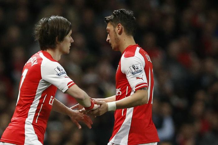 ___4667264___https:______static.pulse.com.gh___webservice___escenic___binary___4667264___2016___2___9___23___rosicky-ozil-cropped_w6q6vuwbx7r1xkoc0qbvph6c_1