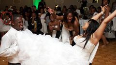 Hilarious fails at weddings captured by photographers