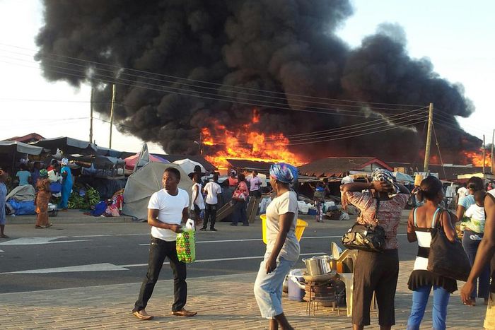 ___4533614___https:______static.pulse.com.gh___webservice___escenic___binary___4533614___2016___1___7___15___Mallam-market-fire-OMG-3