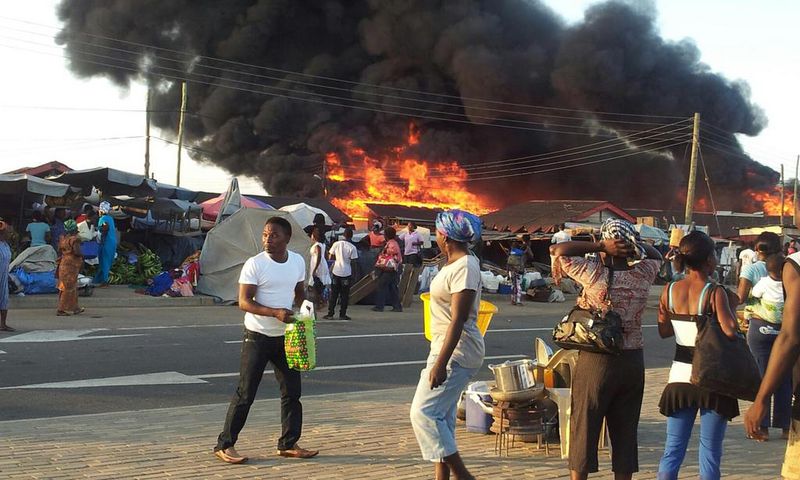 ___4533614___https:______static.pulse.com.gh___webservice___escenic___binary___4533614___2016___1___7___15___Mallam-market-fire-OMG-3