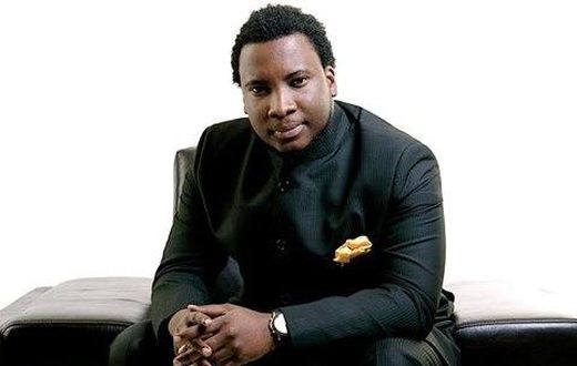 Sonnie Badu poses