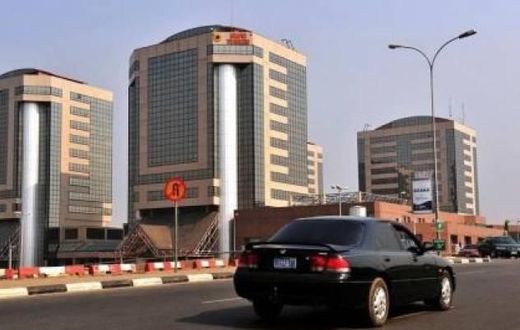 Nigeria's state oil company has offered to talk to an international watchdog that says it failed to hand over billions of dollars in oil revenues despite government promises to tackle mismanagement and corruption.