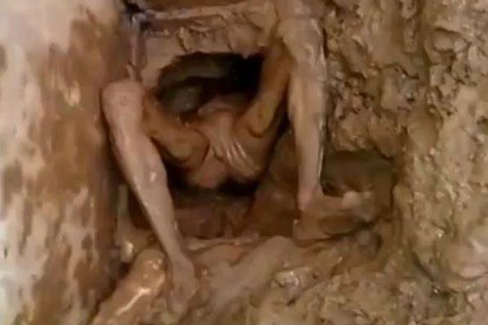 ___4523565___https:______static.pulse.com.gh___webservice___escenic___binary___4523565___2016___1___5___11___Prisoner-tries-to-escape-via-the-toilet