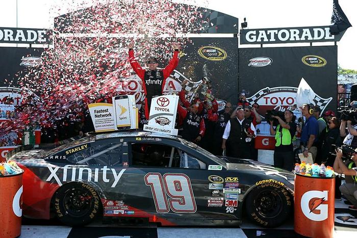 ___4955426___https:______static.pulse.com.gh___webservice___escenic___binary___4955426___2016___4___25___4___carl-edwards-wins-at-richmond_1akbtjkev5zi21j2723ak1cuvg