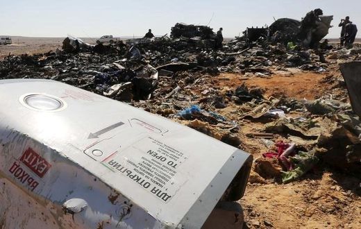 The remains of a Russian airliner are inspected by military investigators at the crashÂ site at the al-Hasanah area in El Arish city, north Egypt, November 1, 2015.  REUTERS/Mohamed Abd El Ghany