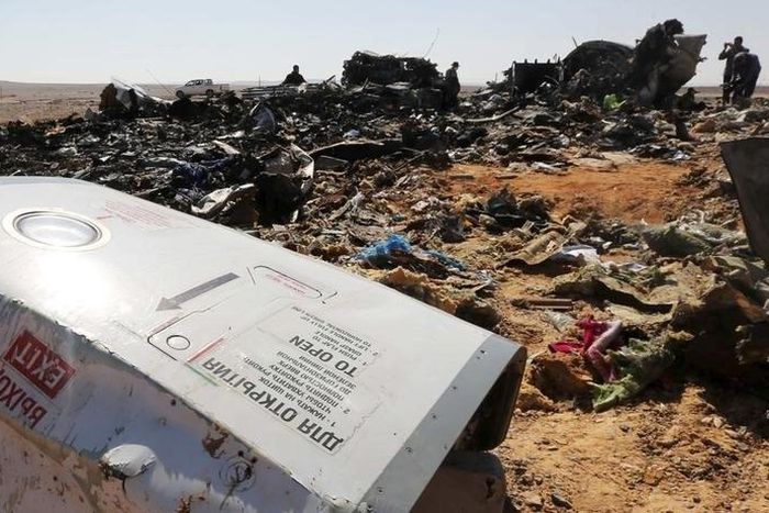 The remains of a Russian airliner are inspected by military investigators at the crashÂ site at the al-Hasanah area in El Arish city, north Egypt, November 1, 2015.  REUTERS/Mohamed Abd El Ghany