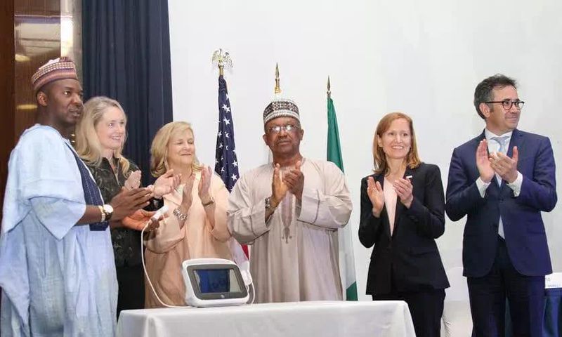 Nigeria’s minister of state Dr Osagie Ehanire, Executive Director of the National Primary Health Care Development Agency (NPHCDA) Dr. Ado Mohammed, GE chairman and chief executive officer Jeffery Immelt and others at the launch.