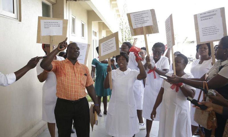 Korle Bu senior staff association on demonstration