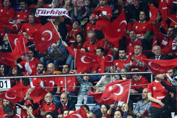 ___4643667___https:______static.pulse.com.gh___webservice___escenic___binary___4643667___2016___2___3___23___turkeyfans-cropped_1t6tceakwbj5s1olmdxh7ppadf