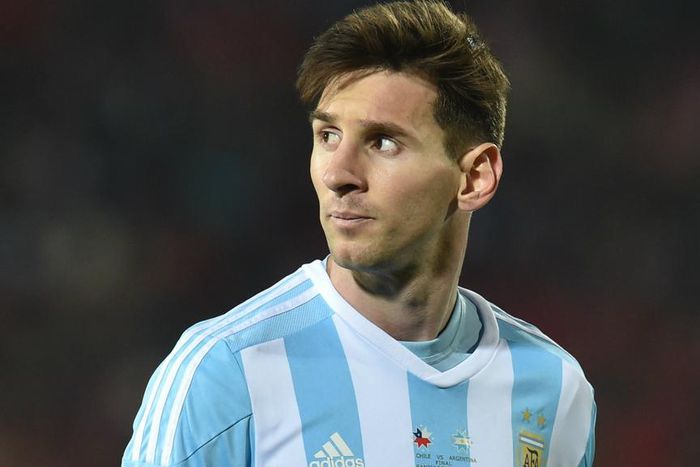 ___4463610___https:______static.pulse.com.gh___webservice___escenic___binary___4463610___2016___1___11___16___lionelmessi-cropped_16542pq4ose4215zgtv2co786n