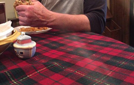 Grandpa goes viral on Twitter after he was abandoned by his grandkids