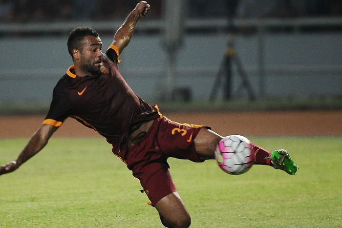 ___4614336___https:______static.pulse.com.gh___webservice___escenic___binary___4614336___2016___1___27___21___ashley-cole_ecl62u75p4d1bwxb19ombjnn_2