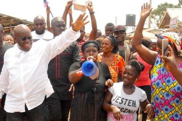 Nana Addo campaigns at Fiapre market, Sunyani