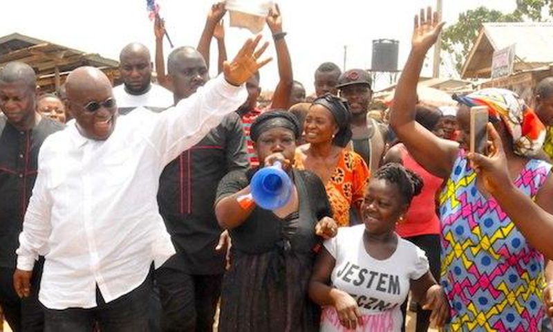 Nana Addo campaigns at Fiapre market, Sunyani