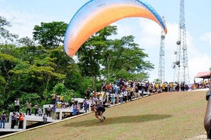 ___4768577___https:______static.pulse.com.gh___webservice___escenic___binary___4768577___2016___3___6___15___paragliding