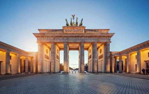 ___4558293___https:______static.pulse.com.gh___webservice___escenic___binary___4558293___2016___1___14___13___brandenburg-gate-berlin-GettyRF-1500-cs