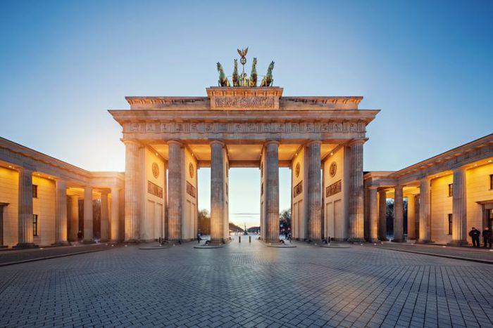 ___4558293___https:______static.pulse.com.gh___webservice___escenic___binary___4558293___2016___1___14___13___brandenburg-gate-berlin-GettyRF-1500-cs
