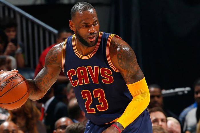 ___4872292___https:______static.pulse.com.gh___webservice___escenic___binary___4872292___2016___4___2___14___lebronjames-cropped_qnprblg4kxl21cm3lg9cuu0ik_2