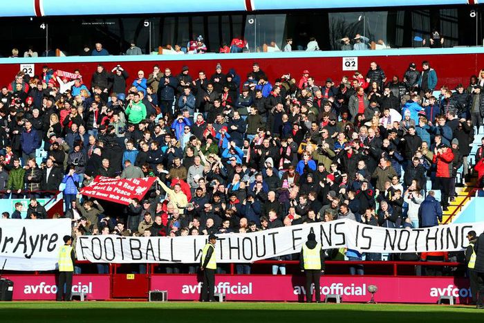 ___4749949___https:______static.pulse.com.gh___webservice___escenic___binary___4749949___2016___3___1___23___liverpool-fans-cropped_10nmfeuhl4it01abmlre9hjs7i_1