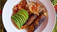 "Koobi" egg stew and roasted ripe plantain (Mukasechic)