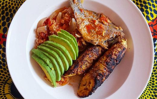 "Koobi" egg stew and roasted ripe plantain (Mukasechic)