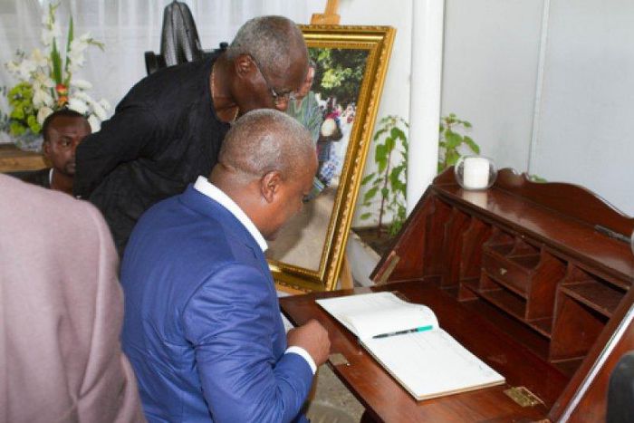 Mahama signs Jake’s book of condolence