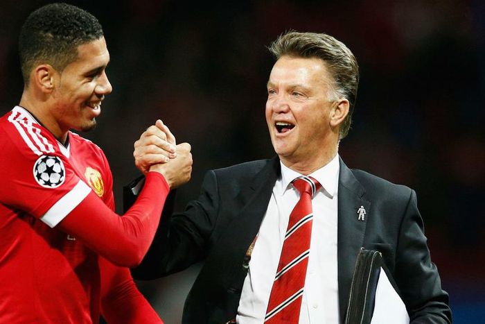 ___4539106___https:______static.pulse.com.gh___webservice___escenic___binary___4539106___2016___1___9___6___louis-van-gaal-chris-smalling-cropped_143k5lhi371sh1tww0gt6vdlwz_1