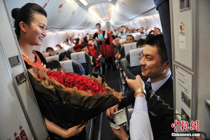 Flight attendant proposes to girlfriend mid-air on Valentine's Day