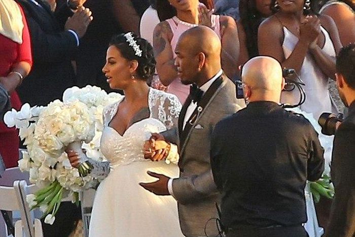 Ne-Yo and his fiancee, Crystal Renay, are officially husband and wife.