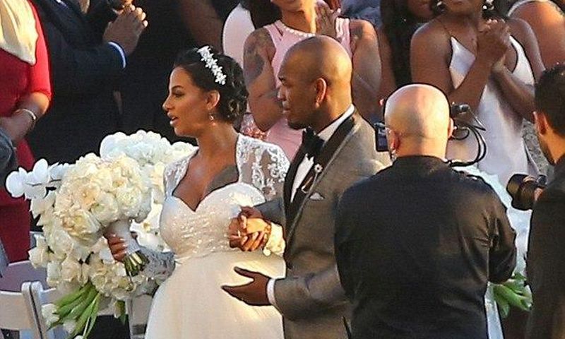 Ne-Yo and his fiancee, Crystal Renay, are officially husband and wife.