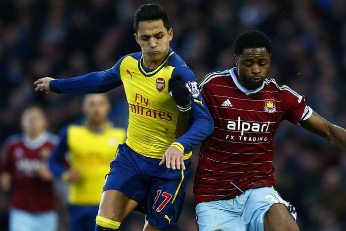 ___4892867___https:______static.pulse.com.gh___webservice___escenic___binary___4892867___2016___4___7___17___alexis-sanchez-alex-song-cropped_g839s3kv7bwf1eobmr28zk4w4