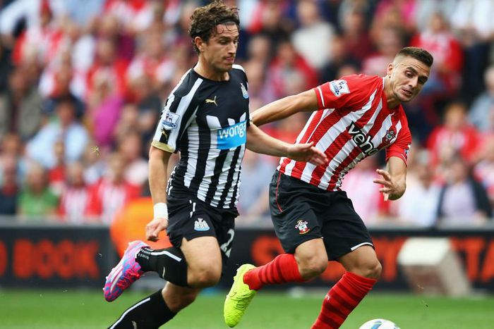 ___4893041___https:______static.pulse.com.gh___webservice___escenic___binary___4893041___2016___4___7___17___dusan-tadic-daryl-janmaat-cropped_z9q7oiarijg415qs1jm9lba68