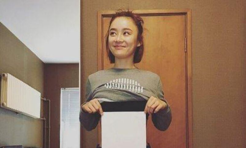 Crazy trend sees women trying to make their waists smaller than a piece of paper