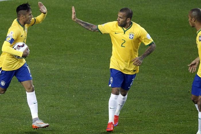 ___4851897___https:______static.pulse.com.gh___webservice___escenic___binary___4851897___2016___3___27___21___dani-alves-neymar-cropped_sjjj3ytu44ri1jvug0u46x02i