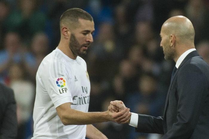 ___4916617___https:______static.pulse.com.gh___webservice___escenic___binary___4916617___2016___4___16___2___benzema-zidane-cropped_17zpkejfcenqp1ckrogbdj4253