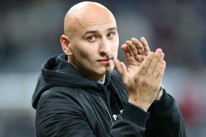 ___4551578___https:______static.pulse.com.gh___webservice___escenic___binary___4551578___2016___1___13___3___jonjoshelvey-cropped_1m161n4qsspi11u9o9e133a4zm