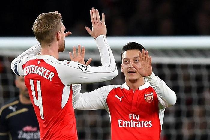 ___4937527___https:______static.pulse.com.gh___webservice___escenic___binary___4937527___2016___4___19___23___ozil-mertesacker-cropped_zhcqd82qr6u2117vfnxxjxqne_1
